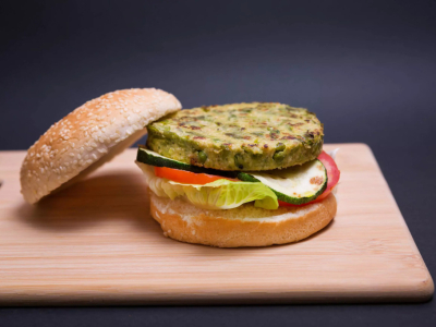 Hamburguesa vegana de brócoli, zanahoria y espinacas
