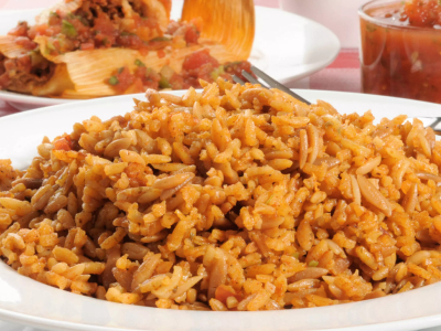 Arroz con tomate frito y carne picada