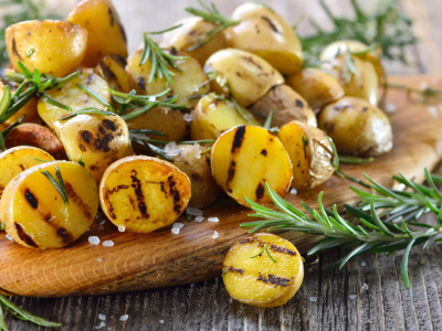 Patatas al horno con romero