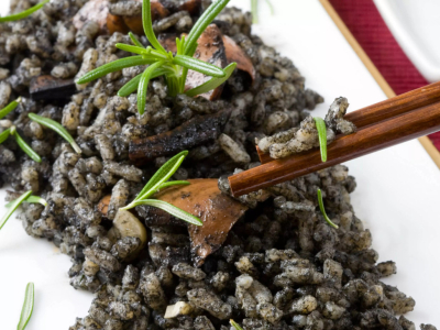 Arroz con calamares en su tinta