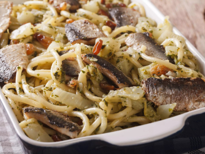 Pasta con Sardinas y Piñones