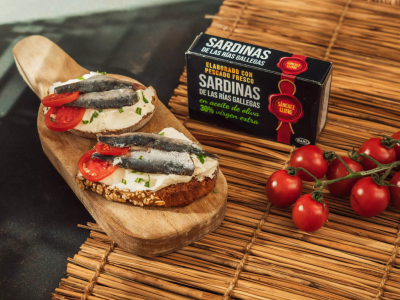 Tostadas de Sardinas con Queso Crema