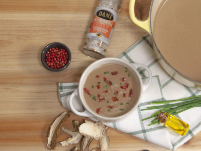 Crema de setas con virutas de jamón